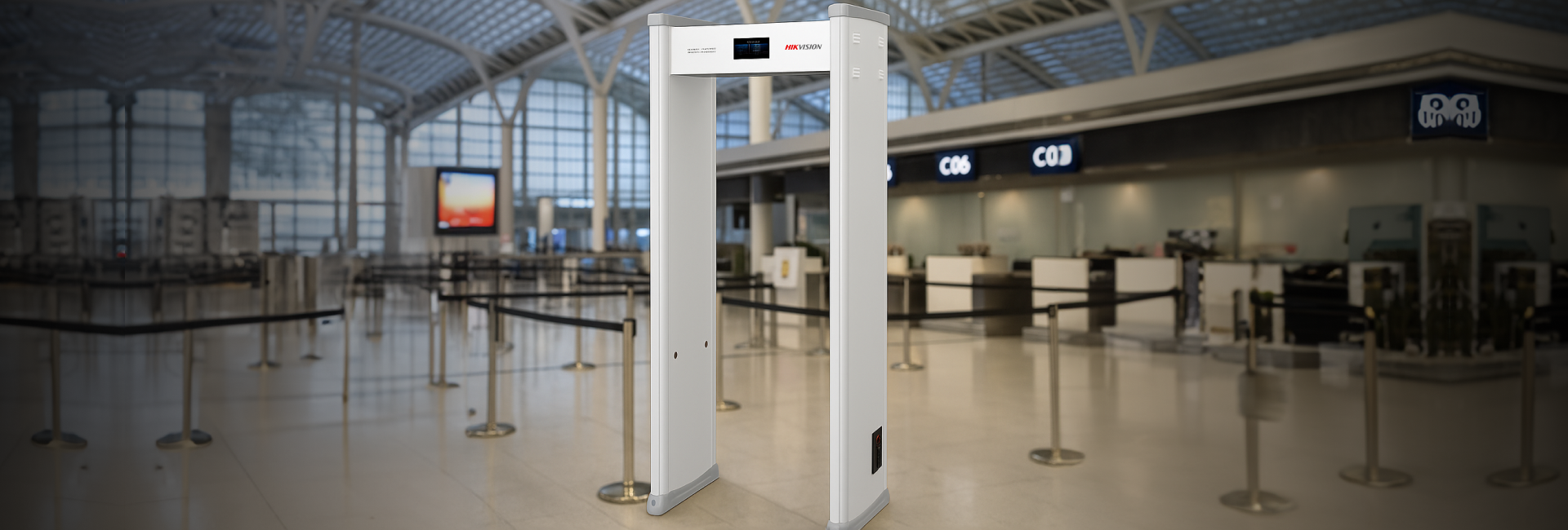 Bramka do wykrywania metali na lotnisku