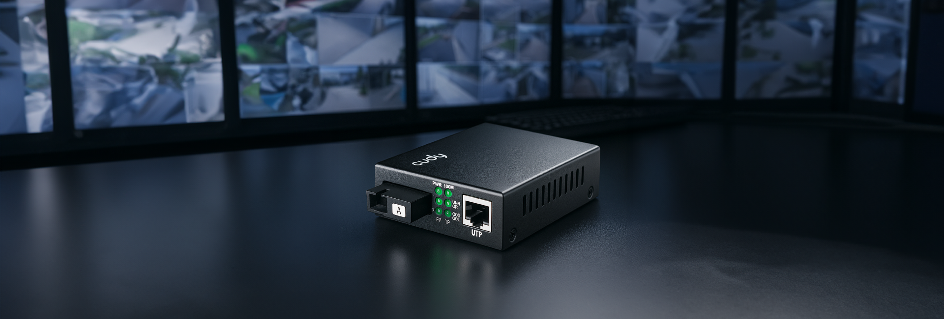 Media konwerter na szarym blacie