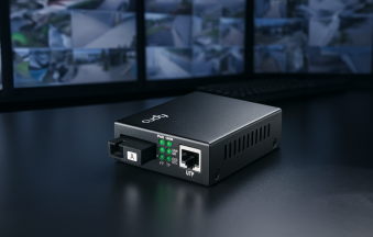 Media konwerter na szarym blacie