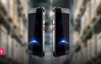 Skaner magazynowy na tle hali magazynowej